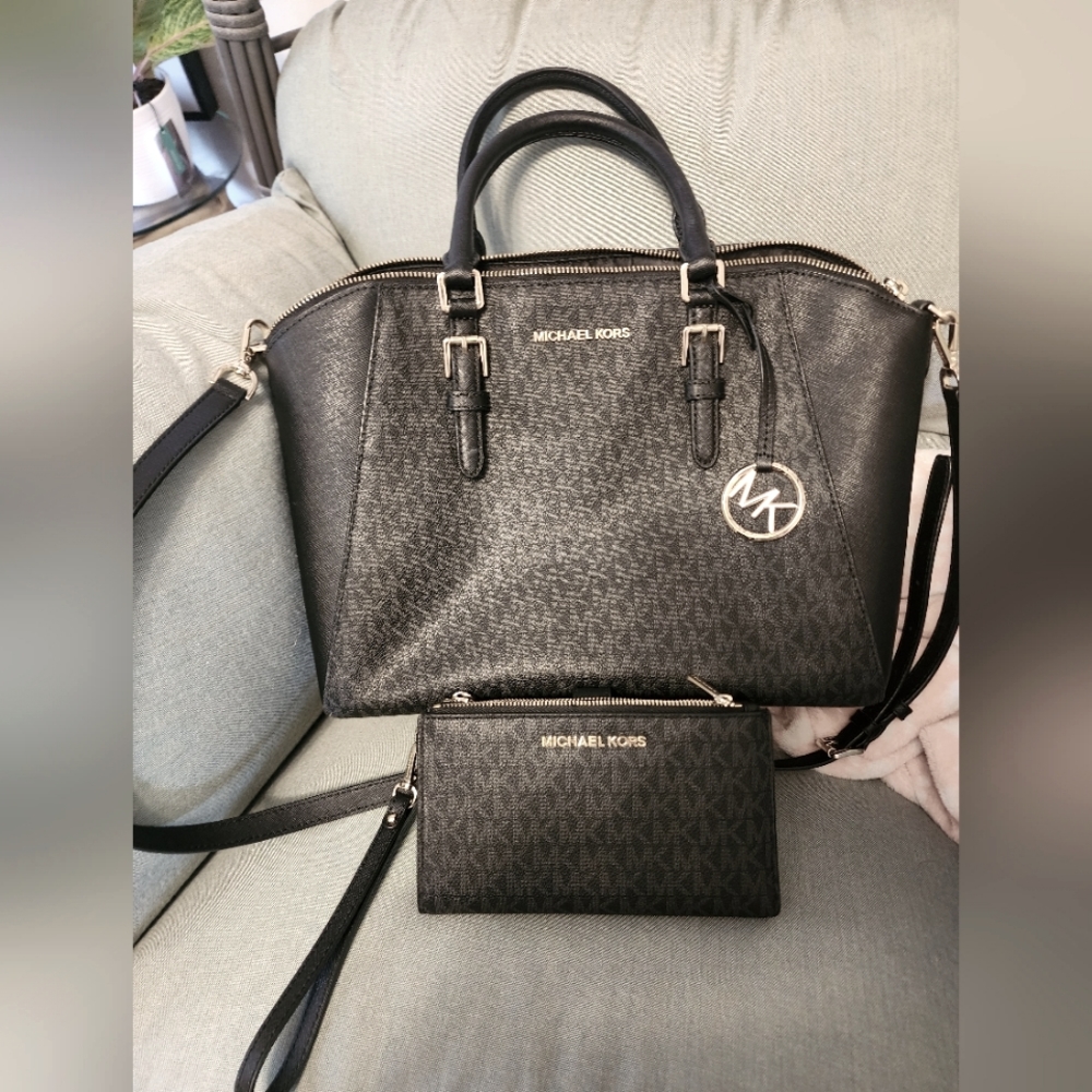 Authentic Micheal Kors black purse and wallet set